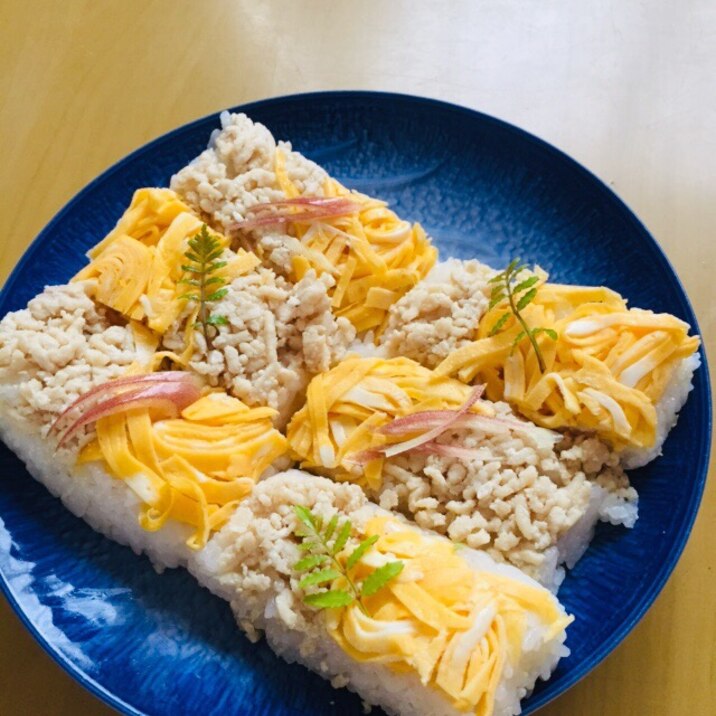 市松模様の鶏そぼろと錦糸卵の押し寿司